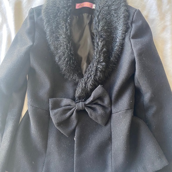 PEPLUM BLACK COAT - Picture 3 of 3